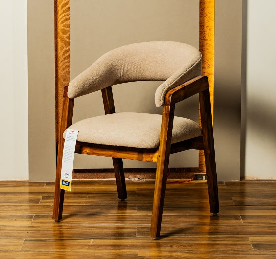 Lunor – A sleek and stylish dining chair designed for comfort and modern elegance.