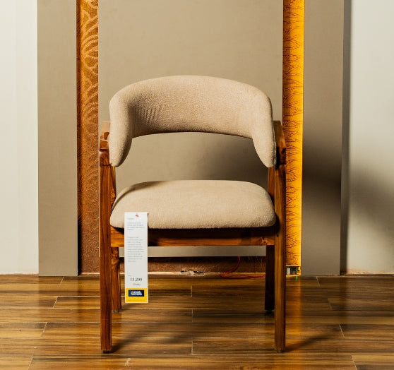 Lunor – A sleek and stylish dining chair designed for comfort and modern elegance.
